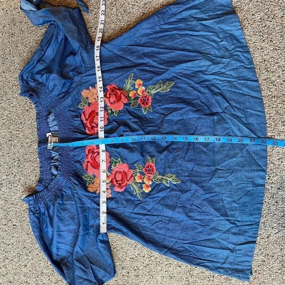 Limberence Co. Boho Chambre Florals Embroidered off shoulder Blouse Women Size L - Picture 3 of 6